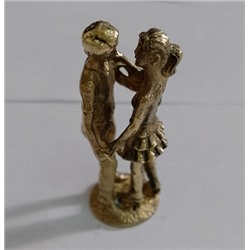 Статуэтка из бронзы Парень с девушкой символ любви и нежных чувств