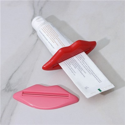 Набор выдавливателей для зубной пасты «Губы», 2 шт, 9,3×4,2 см, цвет красный
