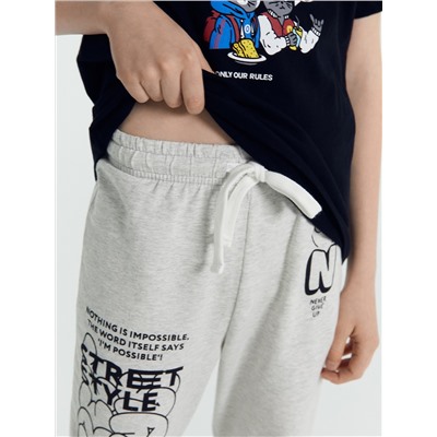 Комплект для мальчиков (джемпер, брюки) черно-серый с печатью