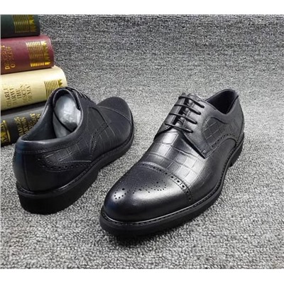 Мужская обувь на шнуровке из кожи с круглым носком, предназначенная для внешней торговли, удобна и универсальна.