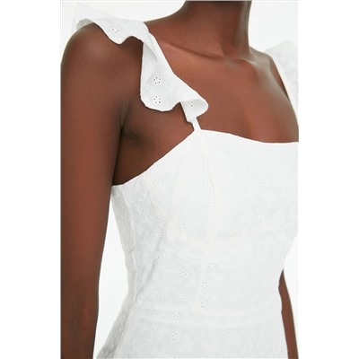 Белое мини-платье А-силуэта с рюшами на тканой подкладке TWOSS21EL3312