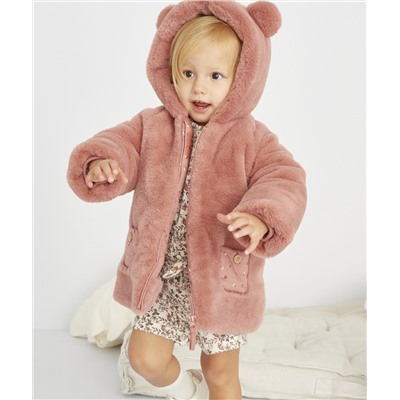 MANTEAU EN FAUSSE FOURRURE ROSE POUDRÉE BÉBÉ FILLE