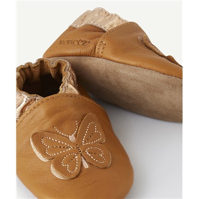 ROBEEZ
LES CHAUSSONS CAMEL ET DORÉS EN CUIR AVEC PAPILLONS