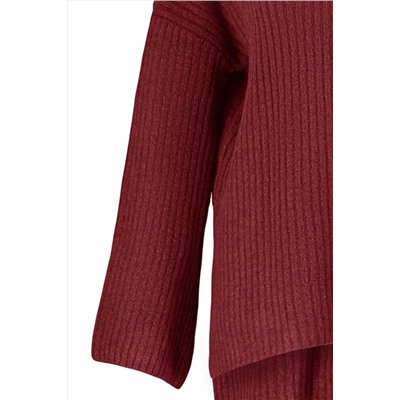 Бордово-красный широкий крой с мягкой текстурированной водолазкой и трикотажным свитером TWOAW23KZ0054