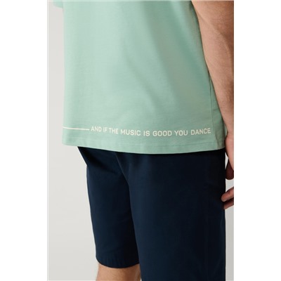 Хлопковая футболка оверсайз с круглым вырезом цвета морской волны и принтом