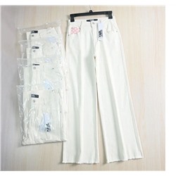 Стильные белые джинсы с вышивкой Kar*l Lagerfel*d