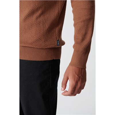 Мужской жаккардовый свитер светло-коричневого цвета с воротником A12y5043