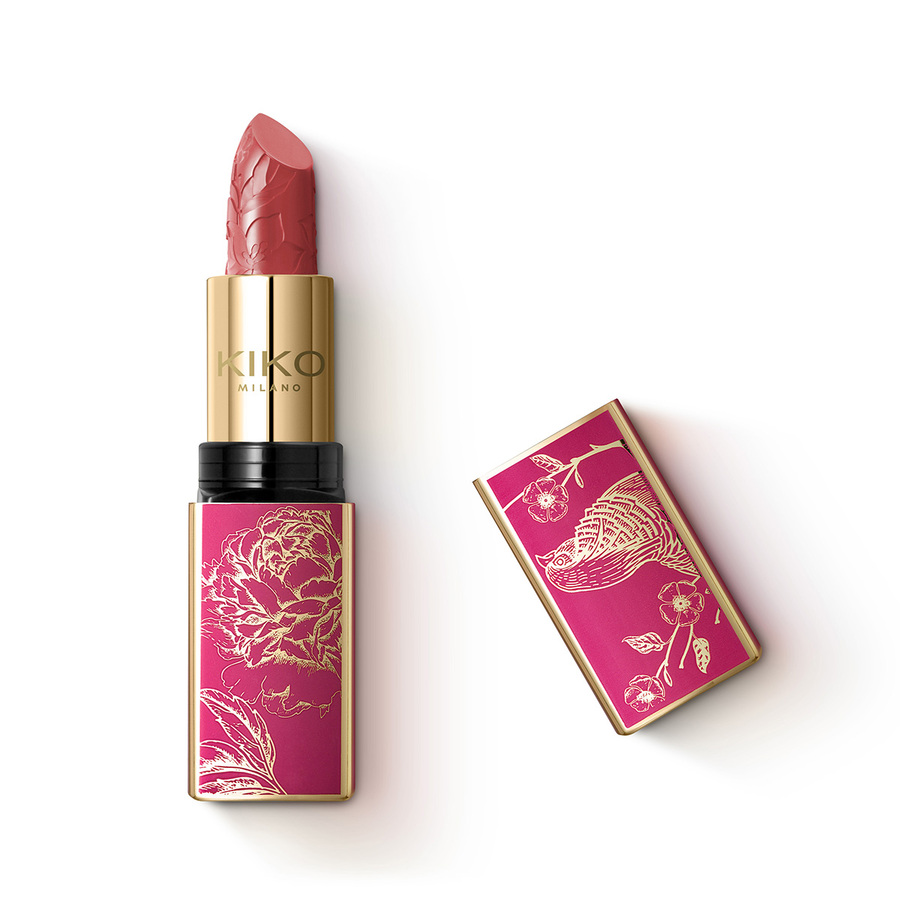 Charming помада. Помада Kiko Milano charming Escape. Kiko charming Escape luxurious Matte Lipstick. Charming Escape luxurious Matte Lipstick. Charming Escape luxurious Matte Lipstick 01.