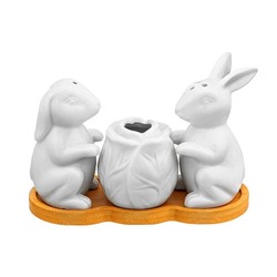Набор д/специй 3 пр. 14*6*9,5 см "Кролики с капустой" на дер. подставке+зубочистки