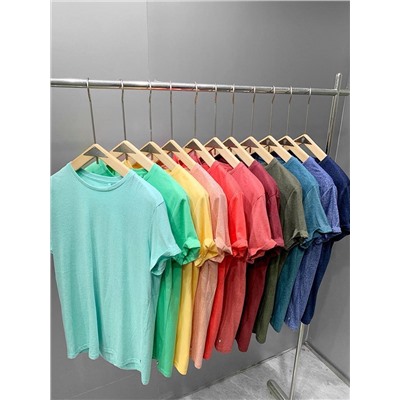 Легкая мужская футболка в сочных летних цветах