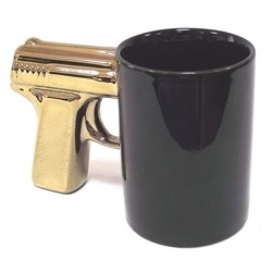 Кружка Пистолет черная с позолоченной ручкой (*)  /  Артикул: 93493