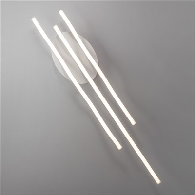 Потолочный светодиодный светильник в стиле минимализм
                     Eurosvet  90090/3 белый