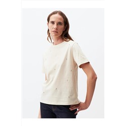 Светло-бежевая футболка с круглым вырезом с короткими рукавами и принтом