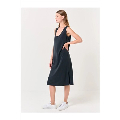 Черное базовое платье-миди без рукавов с U-образным вырезом